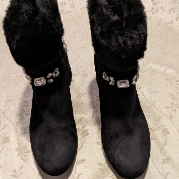 Adrienne Vittadini black suede fur trimmed jewels ankle booties, size 8M - Picture 1 of 6